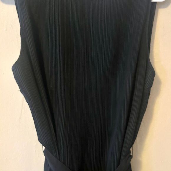 🏷️ Abercrombie & Fitch black pleated sleeveless mini dress with waist tie belt - Picture 7 of 17